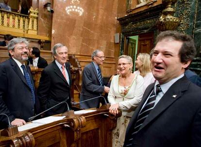 Jordi Hereu, en primer plano, junto con Imma Mayol, Xavier Trias y Joan Puigdollers.