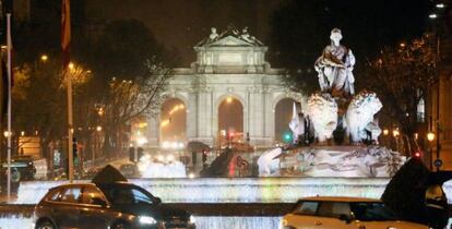 La Cibeles a oscuras, durante "La Hora del Planeta".