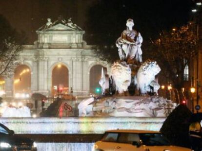 La Cibeles a oscuras, durante "La Hora del Planeta".