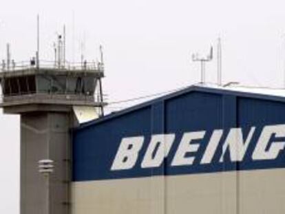 Fotografía de archivo de parte de un edificio de Boeing de la base aérea de McConnell en Wichita (Kansas), EEUU.
