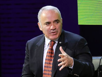 El ex campeón mundial de ajedrez, Gari Kasparov, durante su intervención en la primera edición de Onlife en Milán 