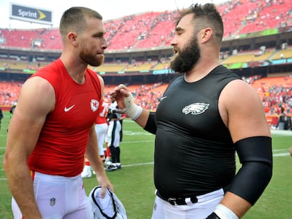 Kansas City Chiefs tight end Travis Kelce, left, talks to his brother, Philadelphia Eagles center Jason Kelce, after they exchanged jerseys following an NFL football game in Kansas City, Mo., Sept. 17, 2017.