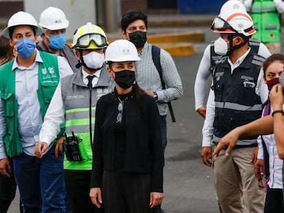 La jefa de Gobierno, Claudia Sheinbaum, recorre la zona del derrumbe en la estación Olivos, del Metro de Ciudad de México