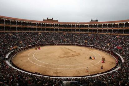 Un momento de una corrida en la plaza de toros de Las Ventas.