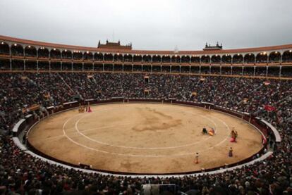 Un momento de una corrida en la plaza de toros de Las Ventas.