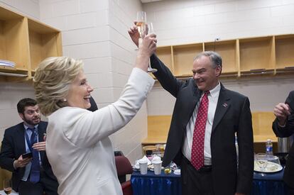 Hillary Clinton y Tim Kaine brindan para la nominacin demcrata.