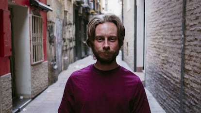 El historiador Juan Postigo en una calle de Zaragoza, ciudad protagonista de su libro.