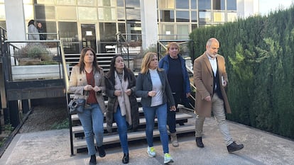 Las alcaldesas Paiporta, Catarroja y Benetsser junto a la delegada del Gobierno, Pilar Bernab, y el subdelegado de Gobierno tras la reunin del Cecopi en L'Eliana