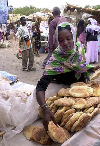 Una vendedora de pan en Sudán.