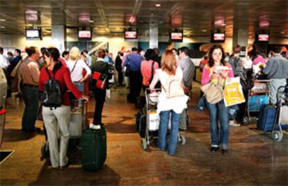 El pasado mes de mayo, una caída del sistema informático causó el caos en El Prat.