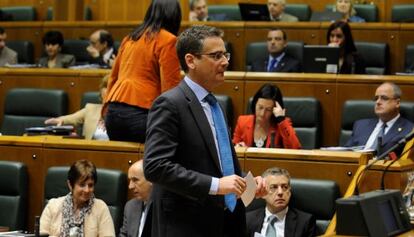 Basagoiti, en un pleno parlamentario reciente.