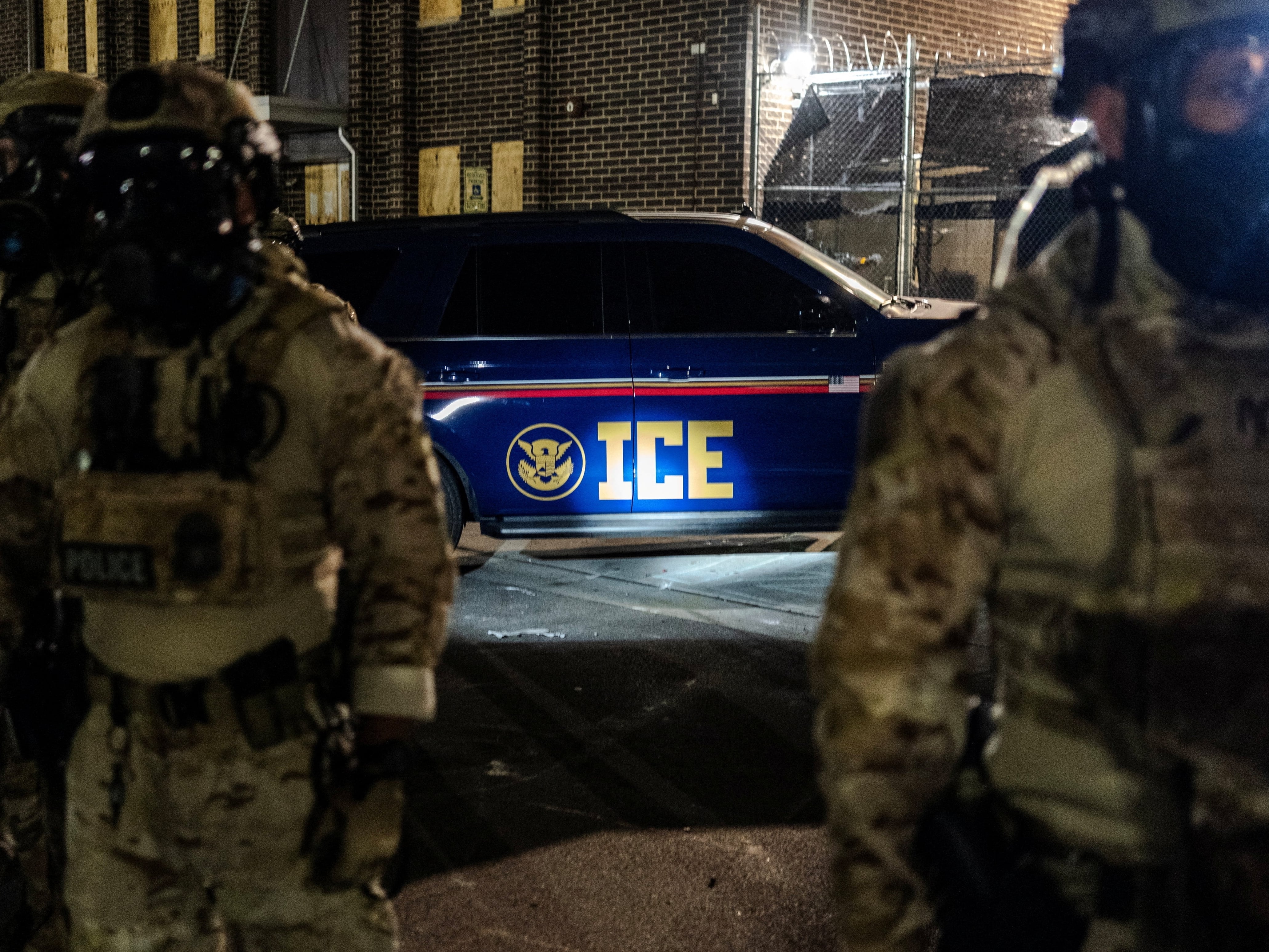 Los venezolanos de Miami exigen cuentas a los legisladores por las detenciones del ICE