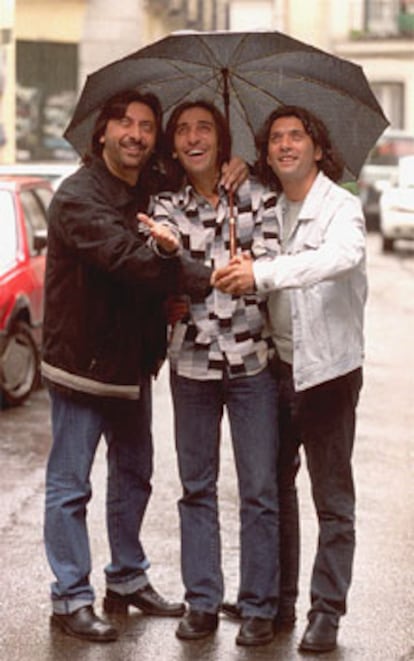 Juan, Antonio y Josemi Carmona, el grupo Ketama, en Madrid.