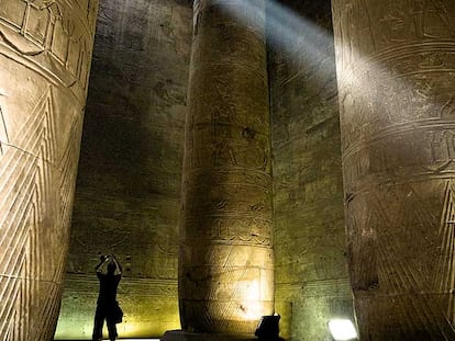 Juegos de luz en el templo de Horus
