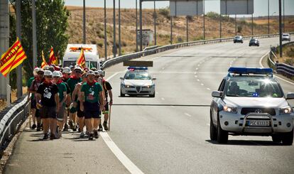 La Marcha Negra procedente de Aragón a su paso esta mañana por la R-2