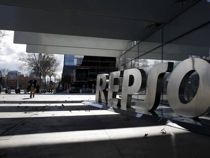 Repsol se embolsa 4.700 millones con ventas de activos para apuntalar su giro estratégico