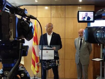 Raül Romeva (i) y Ramon Font, durante la presentación en Lisboa.