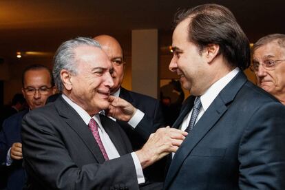 Michel Temer e Rodrigo Maia, nesta segunda durante coquetel com parlamentares.