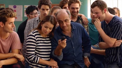 El profesor de Filosofía y sus alumnos en la serie catalana 'Merlí', que se puede ver en Netflix.