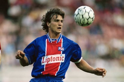Ginola disputando la Champions en 1994. 