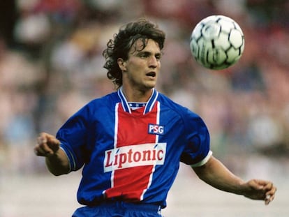 Ginola disputando la Champions en 1994. 