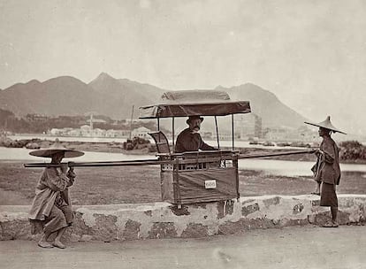 PALANQUÍN. 1870-1880. Esta imagen pertenece a Afong Lai, una de las firmas chinas que se apuntaron a la fotografía pese a las supersticiones de los nativos.