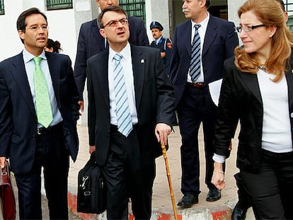 Juan del Olmo y Olga Sánchez, el pasado mes de abril en Rabat para interrogar al marroquí Mimoun Belhadj en relación con el 11-M.