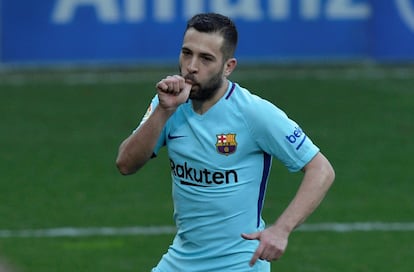 Jordi Alba celebra el segundo gol del equipo catalán.