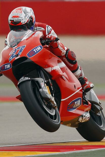 Casey Stoner se impone a Lorenzo y Pedrosa en Alcañiz.