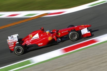 Fernando Alonso, durante el primer entrenamiento libre para el Gran Premio de Italia.
