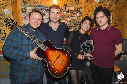 Tri&aacute;ngulo de Amor Bizarro con el Premio Ruido en la sala El Sol, en Madrid. 