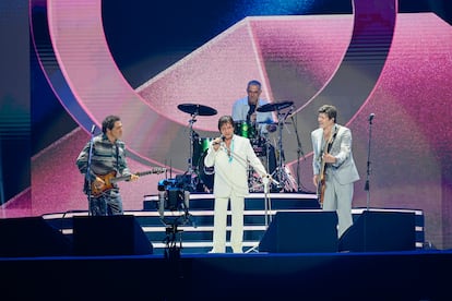 El cantante brasileño Roberto Carlos y su banda, durante la grabación del especial navideño de la cadena Globo, el pasado 27 de noviembre en el estadio Alianz Parque, de São Paulo.