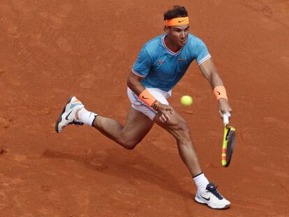 Rafa Nadal devuelve una pelota en el partido ante David Ferrer.