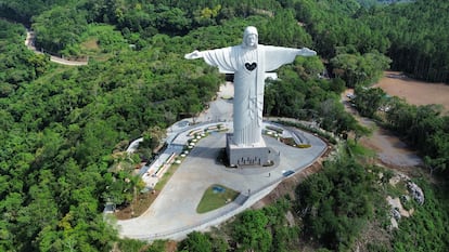 El Cristo de Encantando, al sur de Brasil, presume ser el Cristo más grande del mundo. 