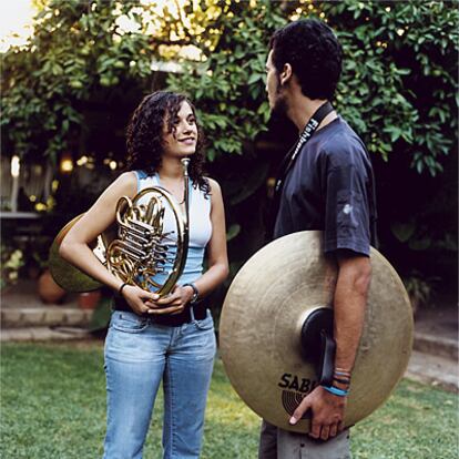 Guadalupe es española y toca la trompa. Junto a ella, en los jardines de la casa de Pilas (Sevilla) donde la Orquesta West-Eastern Divan tiene su sede, el egipcio Karim Handy, el 'rey de los platillos'.