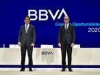 El presidente y el consejero delegado de BBVA, Carlos Torres y Onur Genç, durante la celebración de la junta de accionistas de BBVA 2020.
 