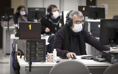 Trabajadores del centro de atención telefónica del Ayuntamiento de Valencia.