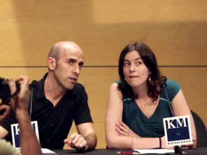 Luix Barinagarrementeria y Haizea Belza, en la rueda de prensa en San Sebastián.