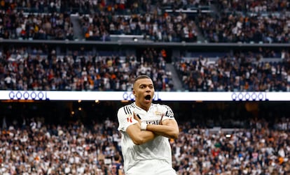 Kylian Mbappé celebra el tercer gol del Madrid ante el Celta.