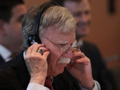 Bolton, asesor de Seguridad Nacional, advierte a las firmas extranjeras que se arriesgan a ser sancionadas si tienen vínculos con el chavismo