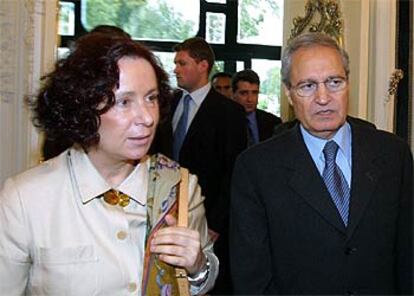 Ana Palacio y el ministro de Exteriores sirio, Faruq al-Shara, momentos antes de la reunión.