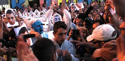 Alfonso Fernández (center, wearing blue shirt) emerges from San Carlos Borromeo Catholic Church in Madrid to surrender to authorities.