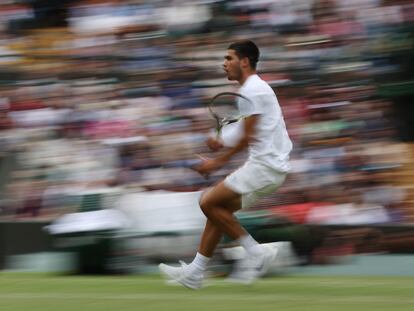 Carlos Alcaraz, durante el partido frente a Otte en la Court 1 de Wimbledon.