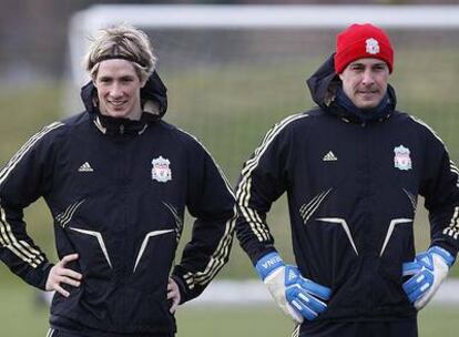 Fernando Torres y Reina, en la última sesión preparatoria del Liverpool.