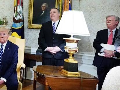 Donald Trump, el secretario de Estado, Mike Pompeo, y el asesor de Seguridad Nacional, John Bolton, el jueves en la Casa Blanca.