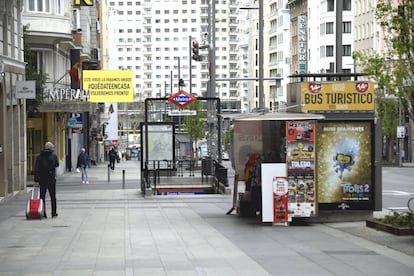 Quiosco abierto en la Gran Vía madrileña, el 20 de marzo.