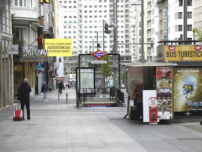 Quiosco abierto en la Gran Vía madrileña, el 20 de marzo.