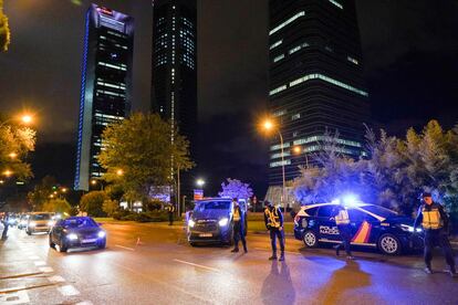 Un control de la Policía Nacional en Madrid el pasado 10 de octubre.