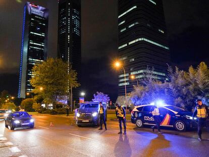 Un control de la Policía Nacional en Madrid el pasado 10 de octubre.