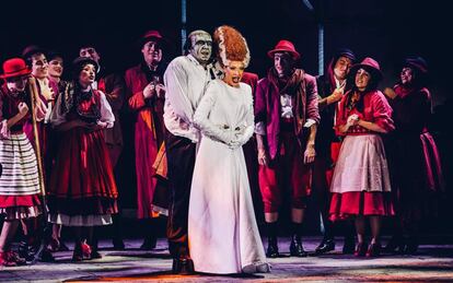 Escena del musical El jovencito Frankenstein, que se representa en el Teatro EDP Gran Vía.